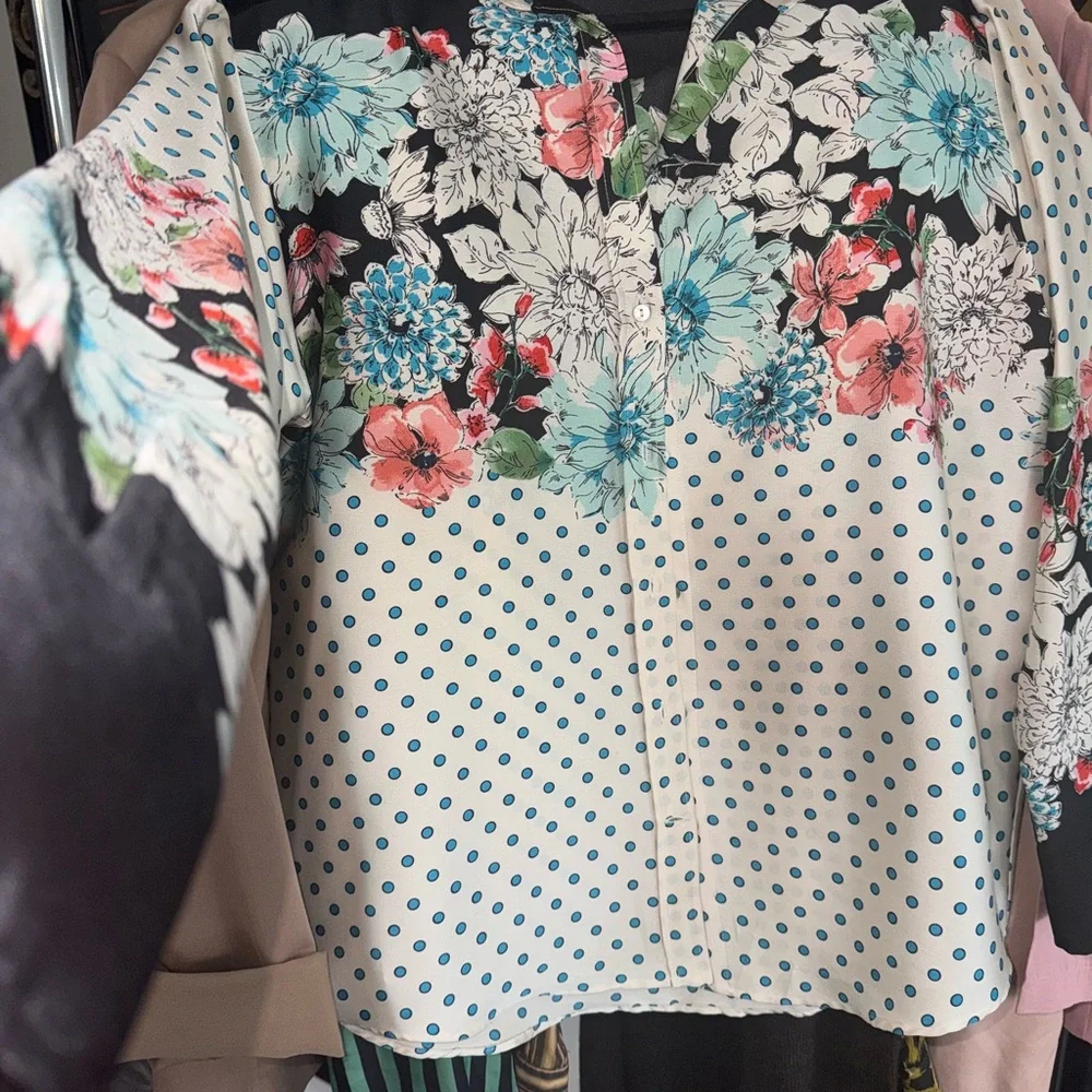 PTP 20”, length 27“. Floral Polka Dot Blouse - Picture 5 of 5